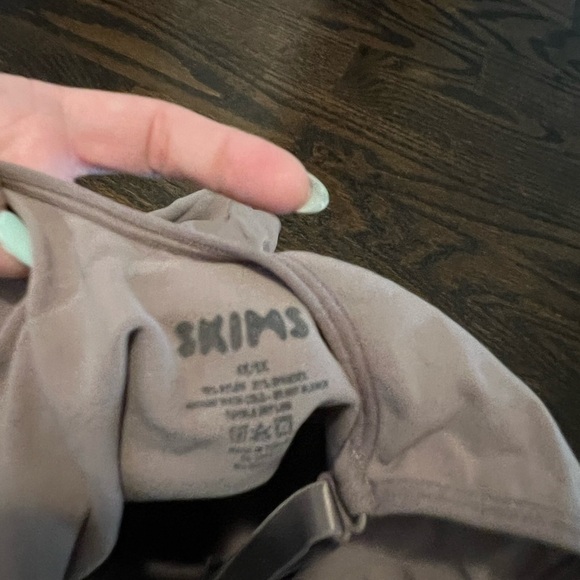 Skims SCULPTING BODYSUIT With SNAPS Shapewear - Picture 5 of 5